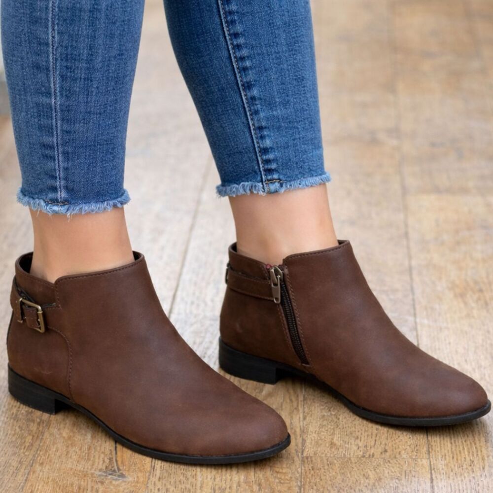 St. John’s Bay Brown Faux Leather Ankle Boots Size 6.5M Side Zip